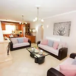 Spiti Christos Apartment, Viros شقة *