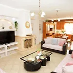 Spiti Christos Apartment, Viros شقة