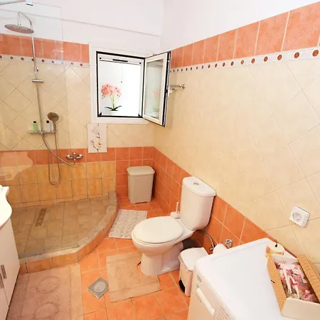 Spiti Christos Apartment, Viros Virós