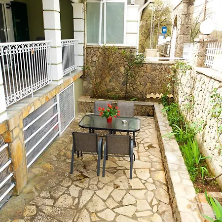Spiti Christos Apartment, Viros Virós