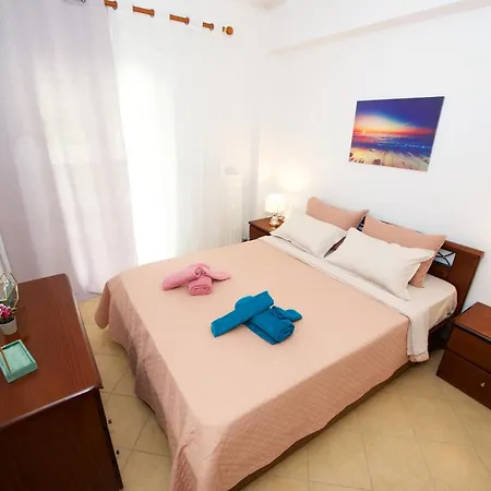 Spiti Christos Apartment, Viros * Virós