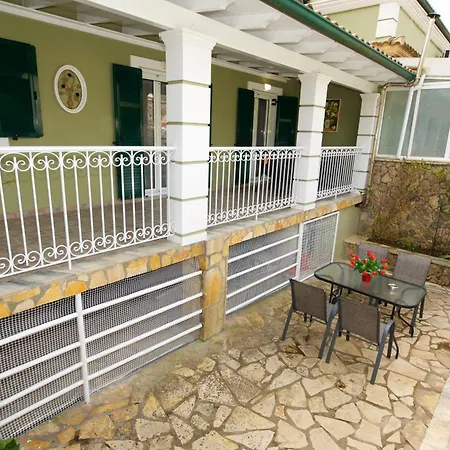 Spiti Christos Apartment, Viros