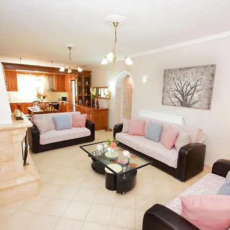 Spiti Christos Apartment, Viros Apartman *